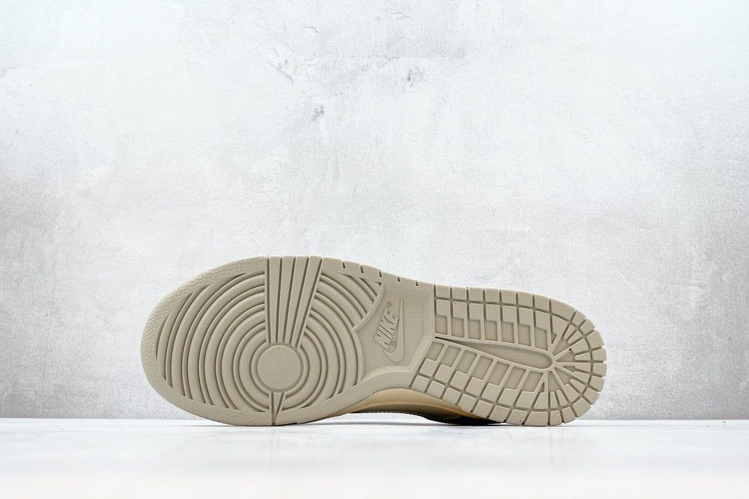 DUNK LOW LIGHT BONE