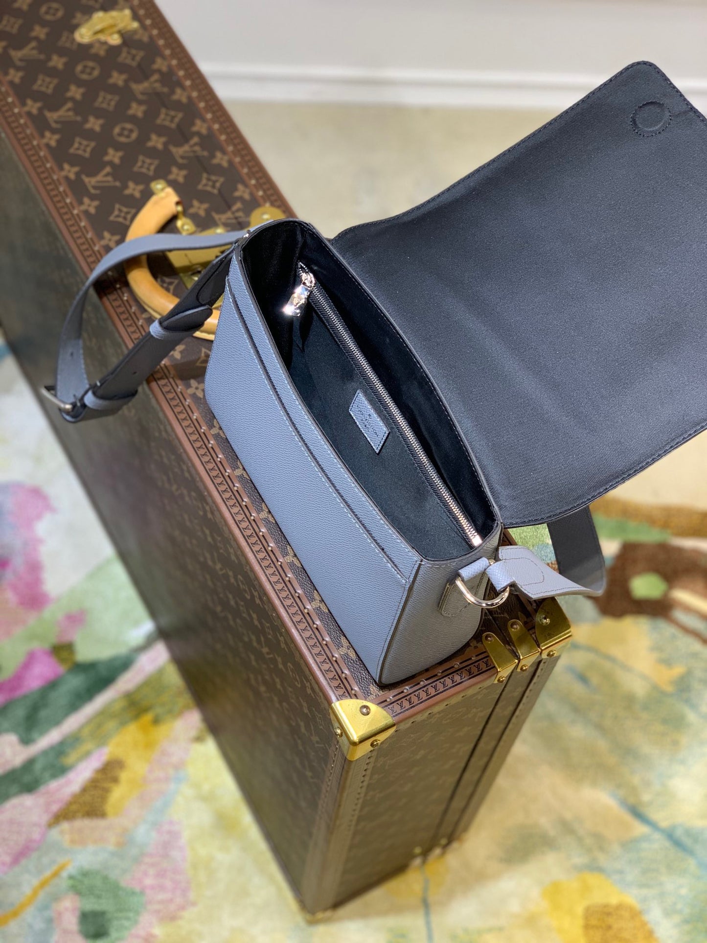 LOU NEW FLAP MESSENGER BAG