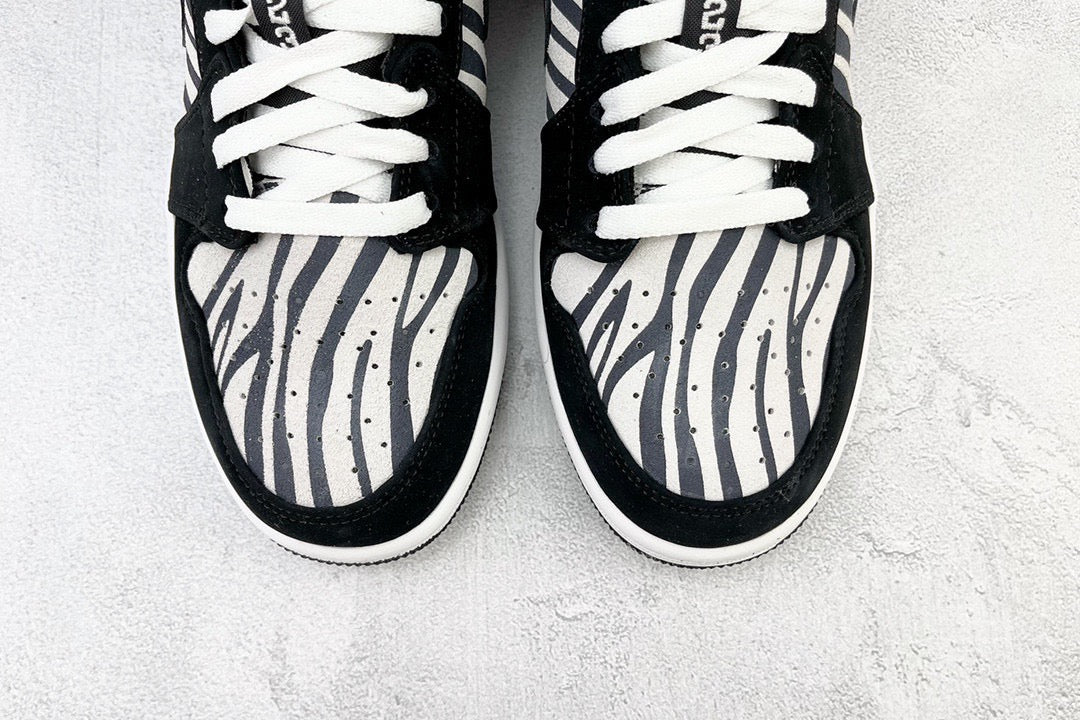 JORDAN 1 LOW ZEBRA