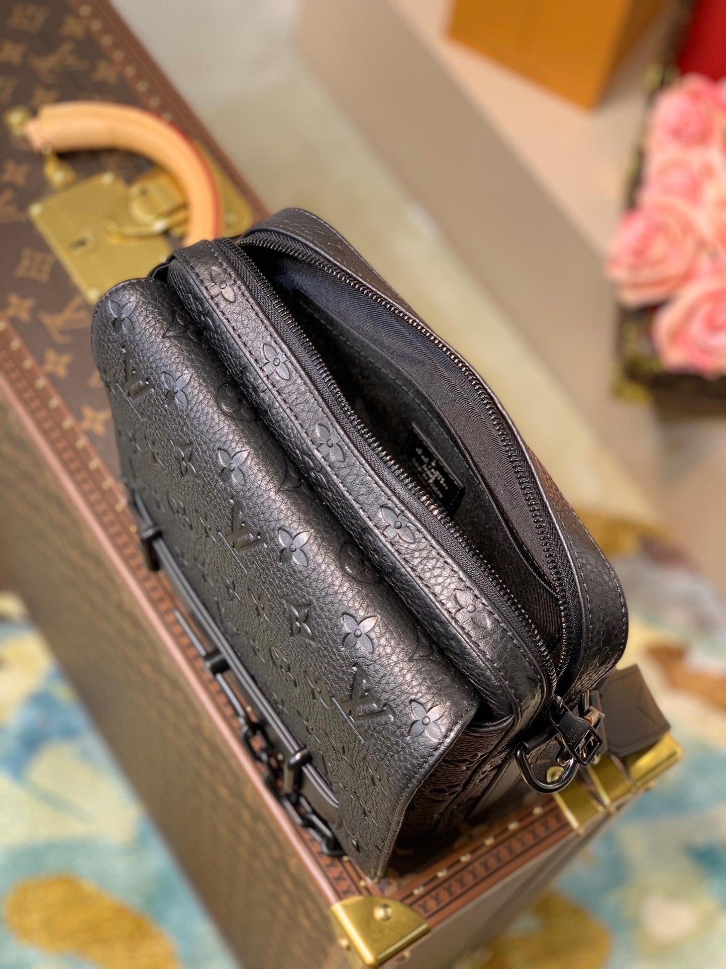 LOU STEAMER MESSENGER BAG