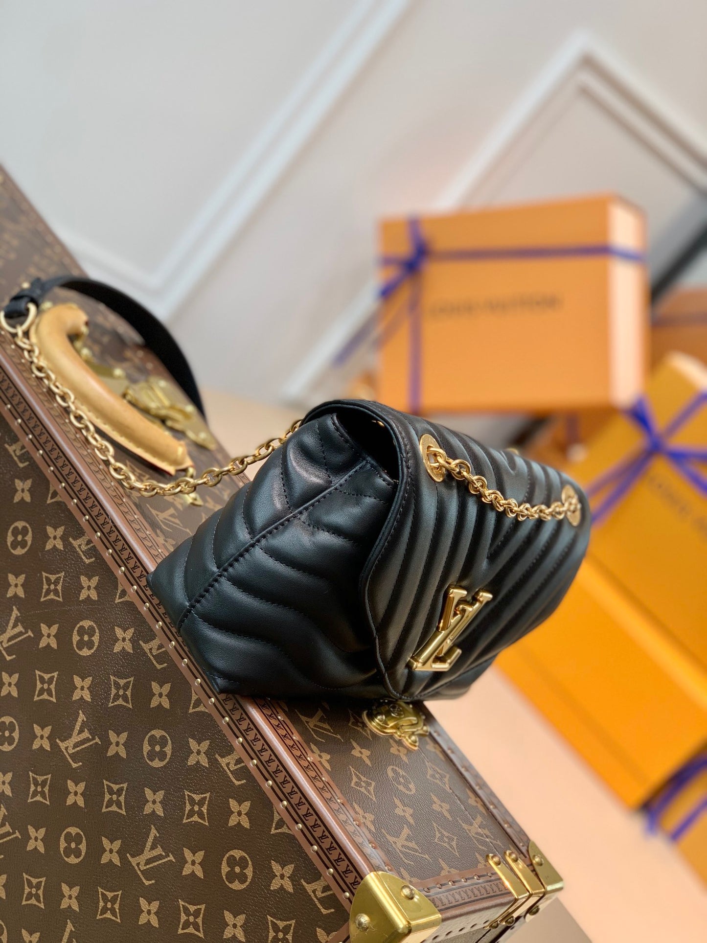 LOU NEW WAVE CHAIN BAG