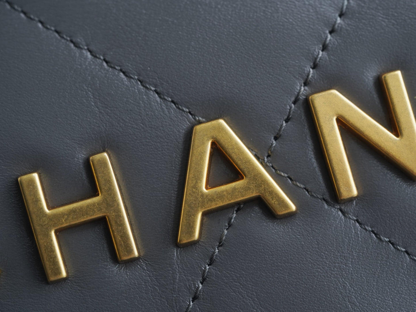 CC 22 SMALL HANDBAG