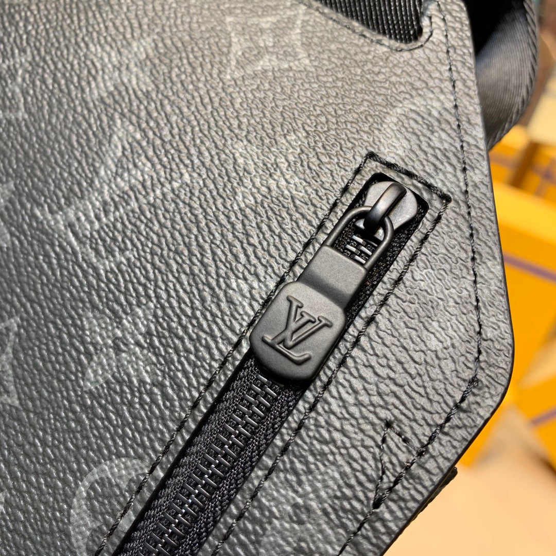LOU SAUMUR SLINGBAG