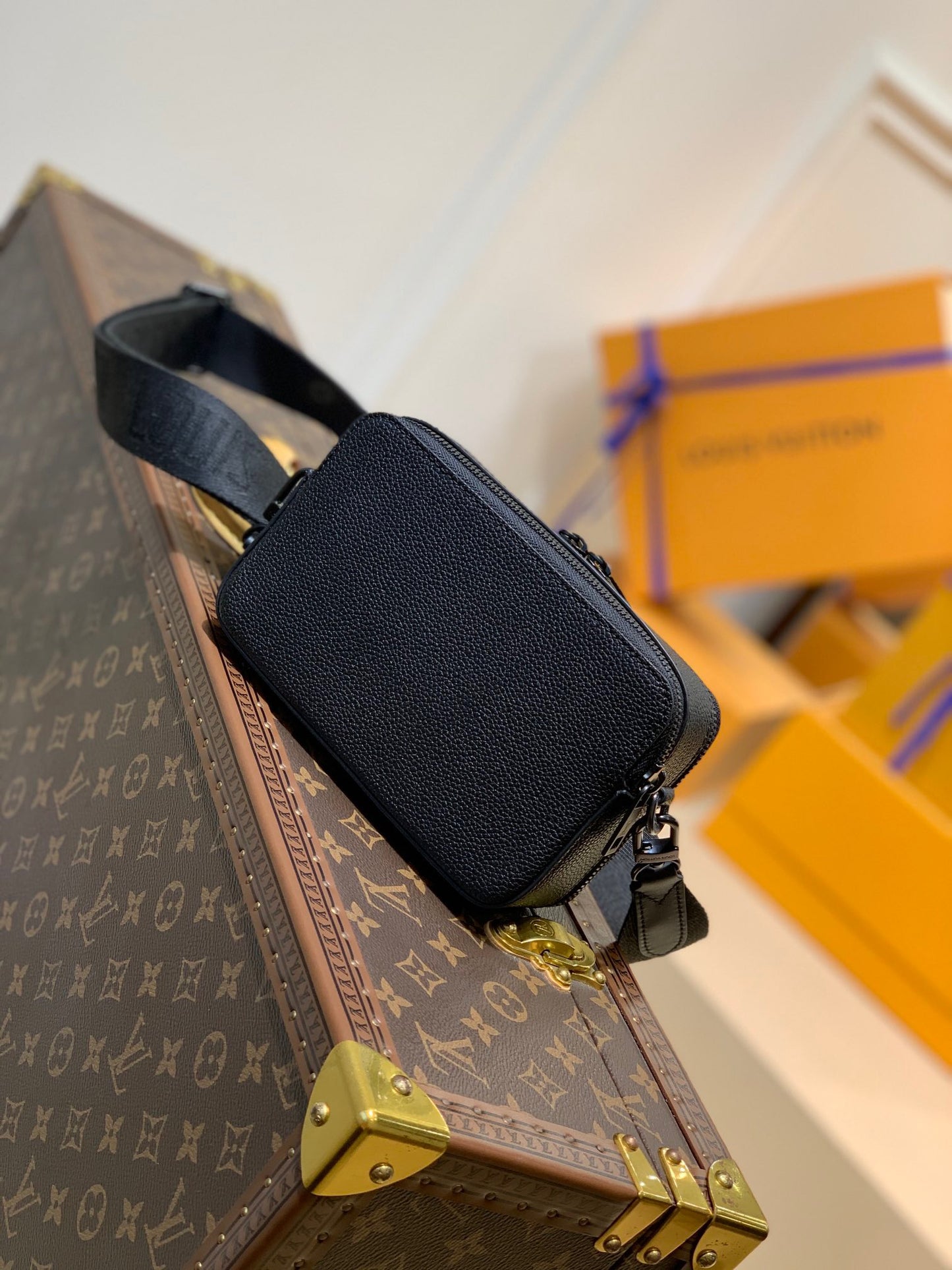 LOU ALPHA WEARABLE WALLET