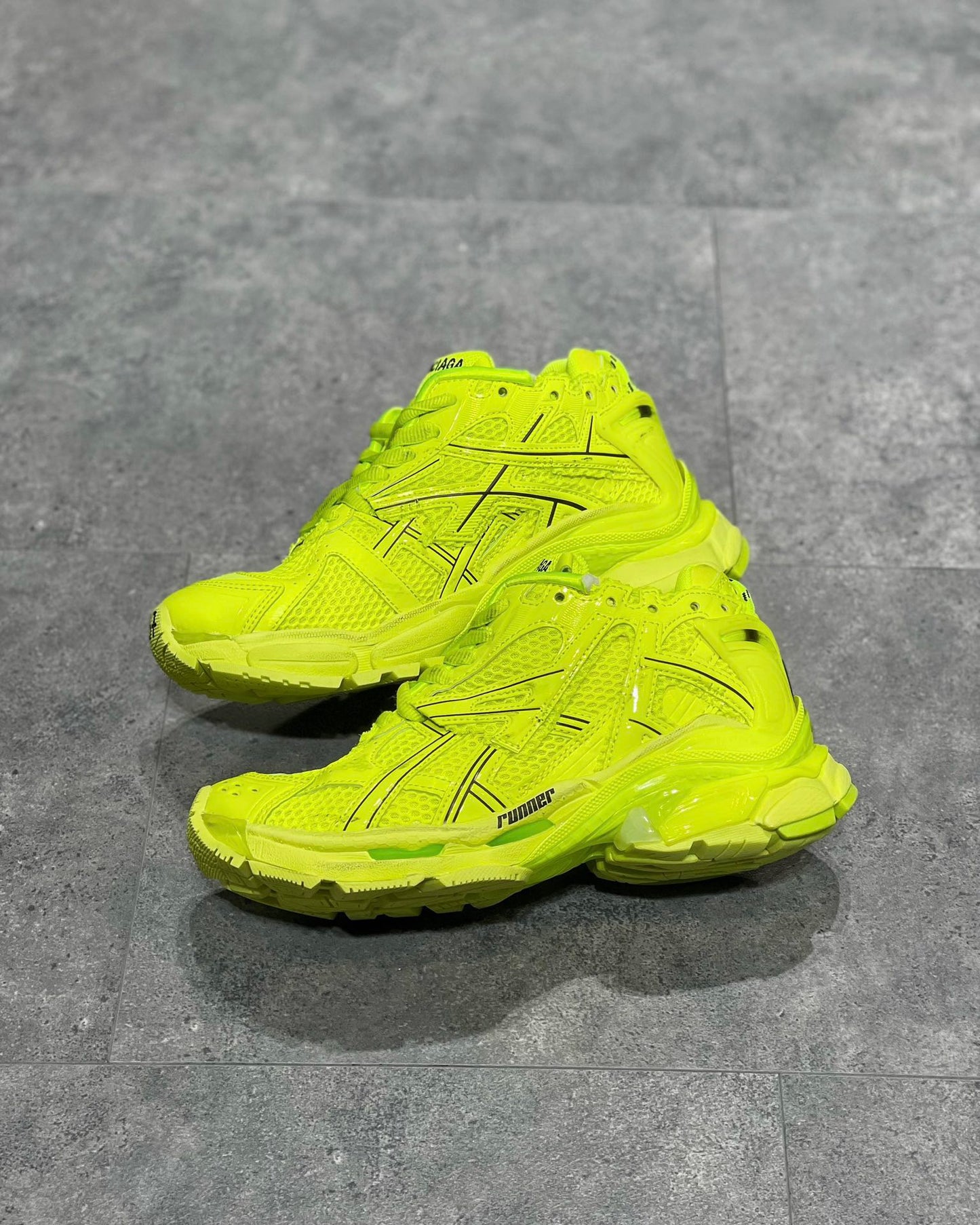 BAL RUNNER TRAINERS