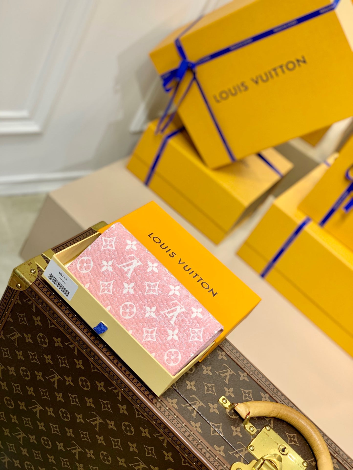 LOU SARAH WALLET
