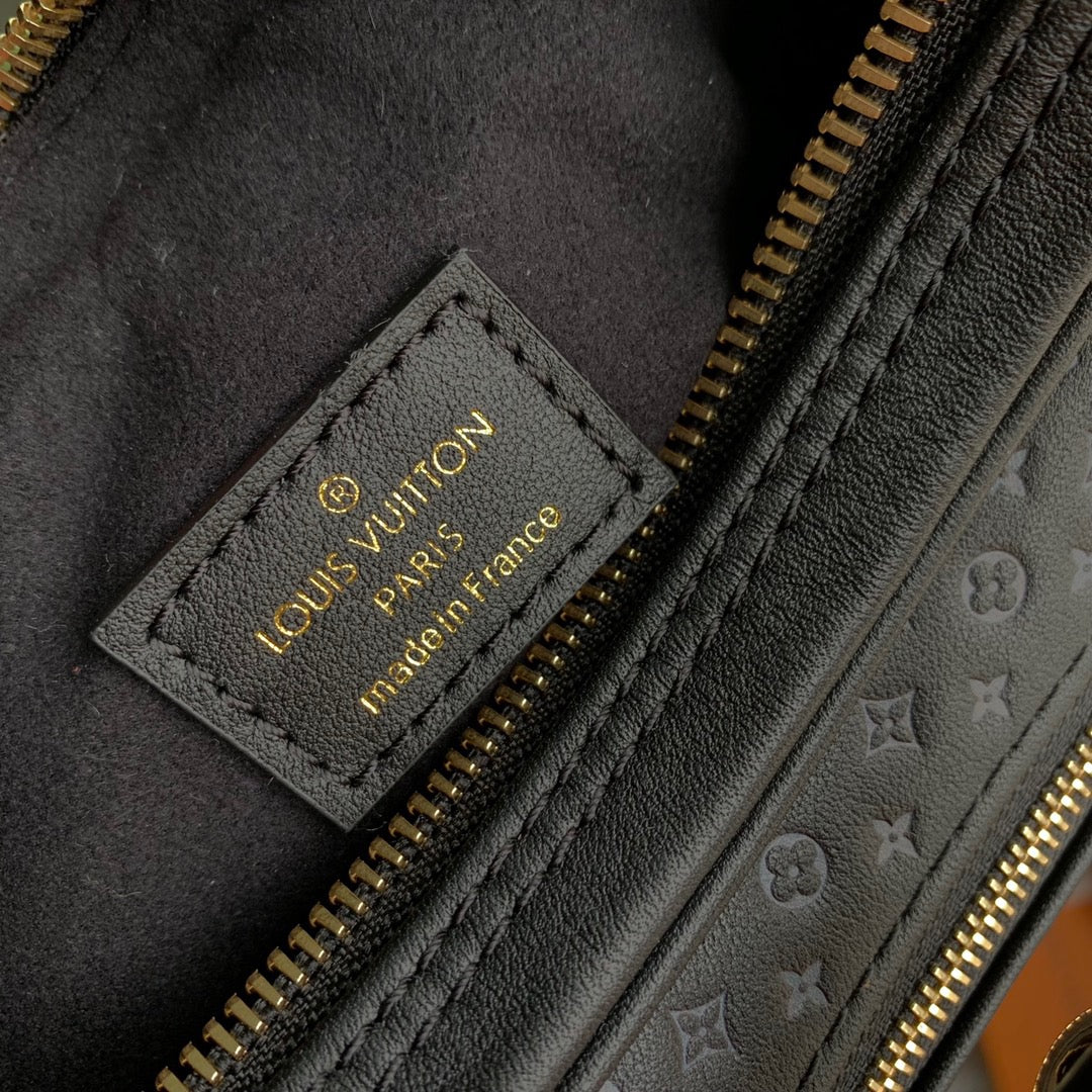 LOU LOOP BAGUETTE BAG
