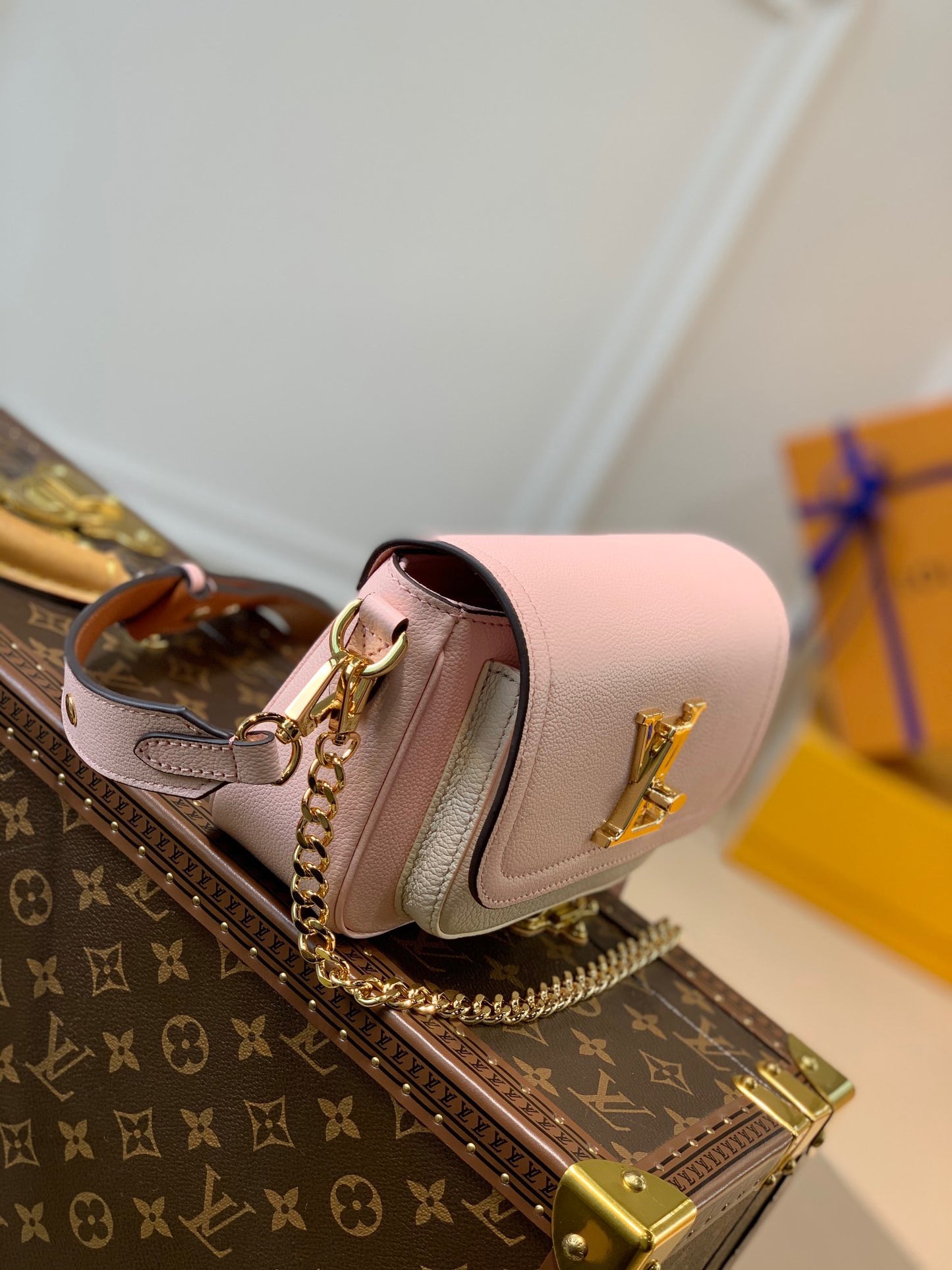 LOU LOCKME TENDER BAG