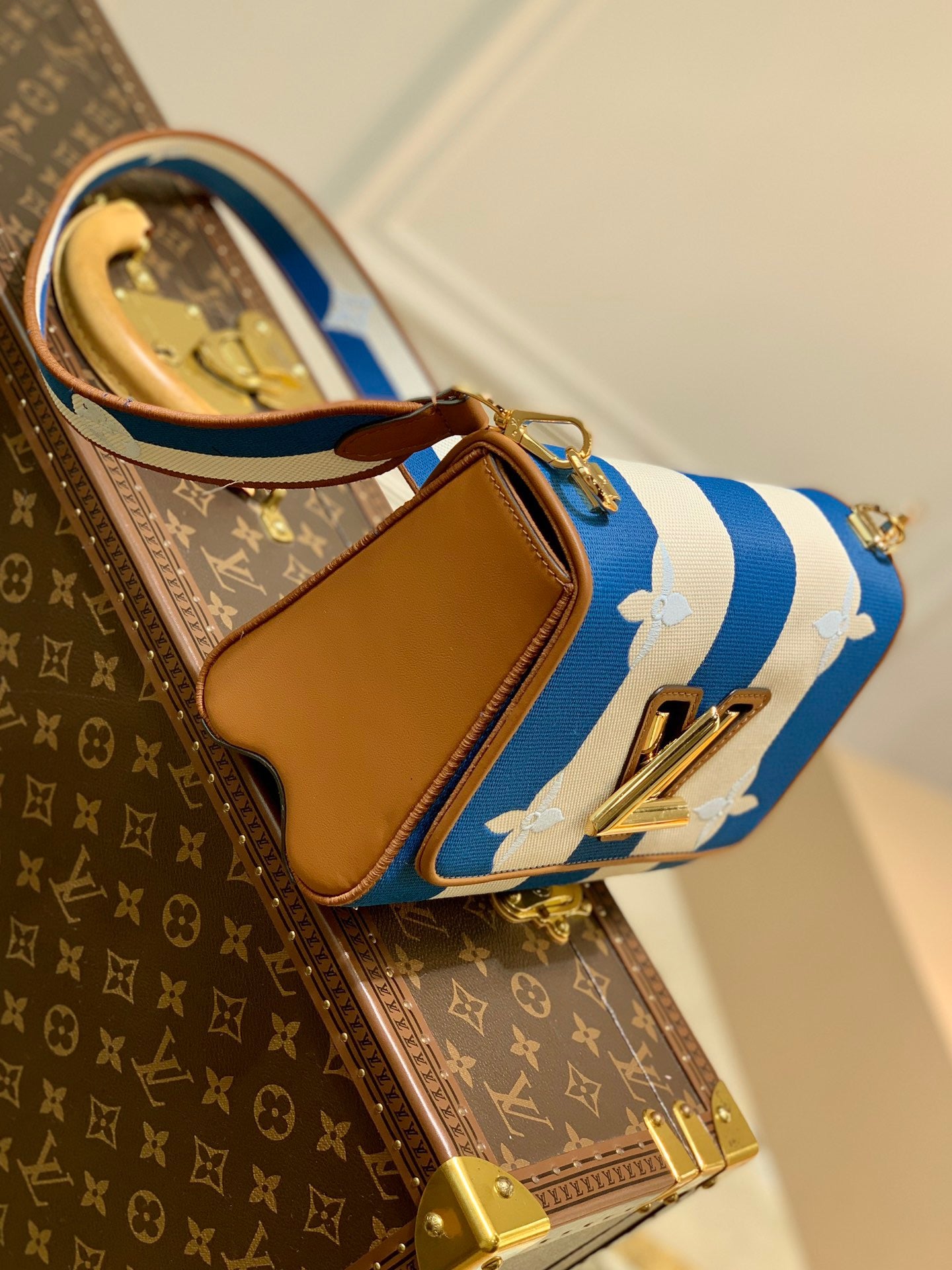 LOU TWIST MM BAG