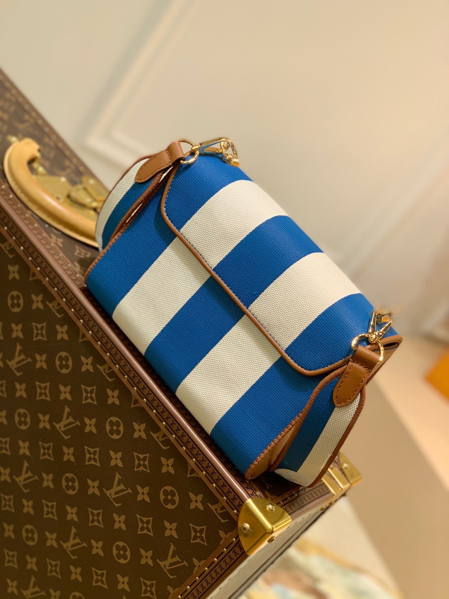 LOU TWIST MM BAG