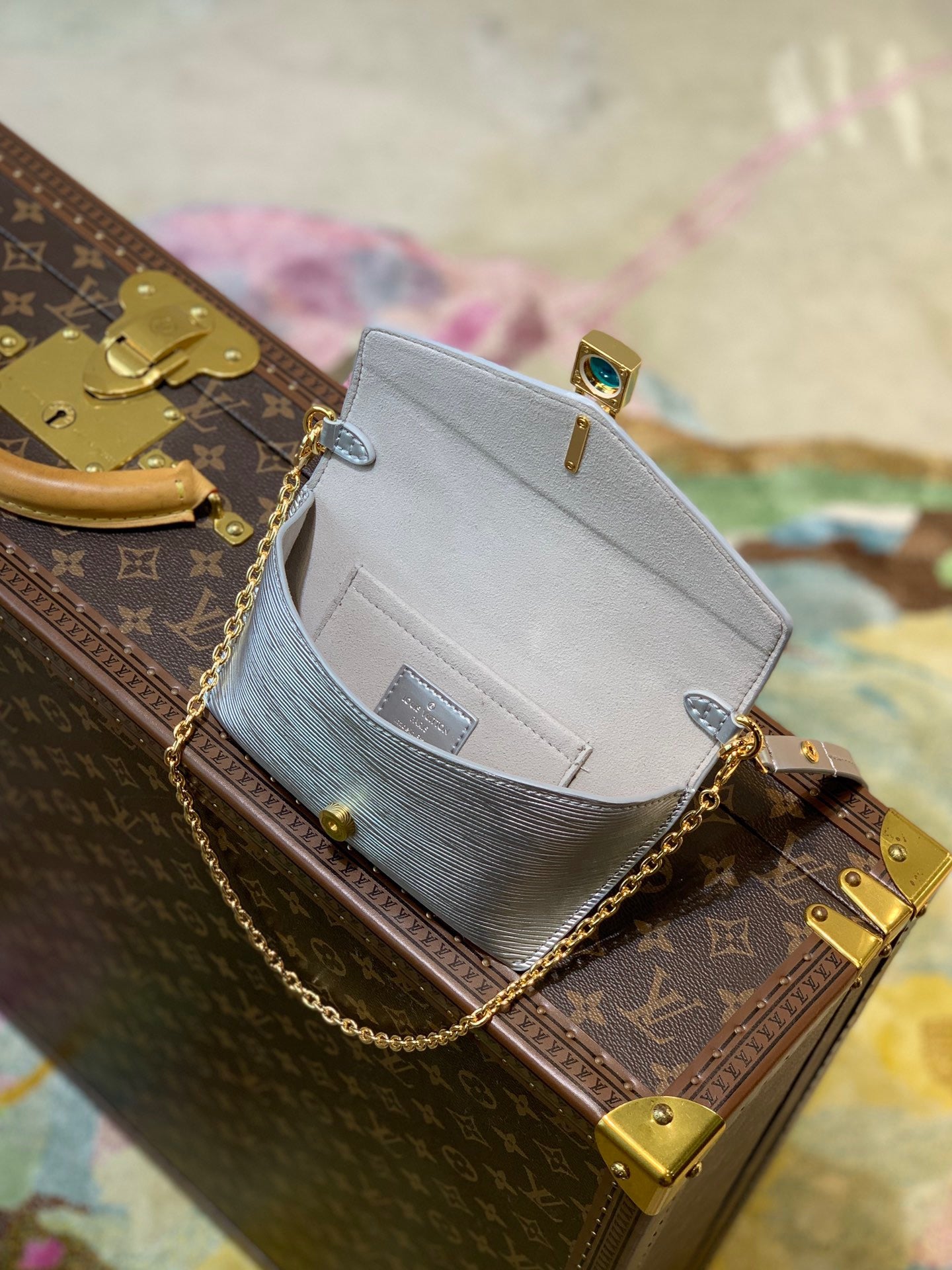 LOU PADLOCK ON STRAP BAG