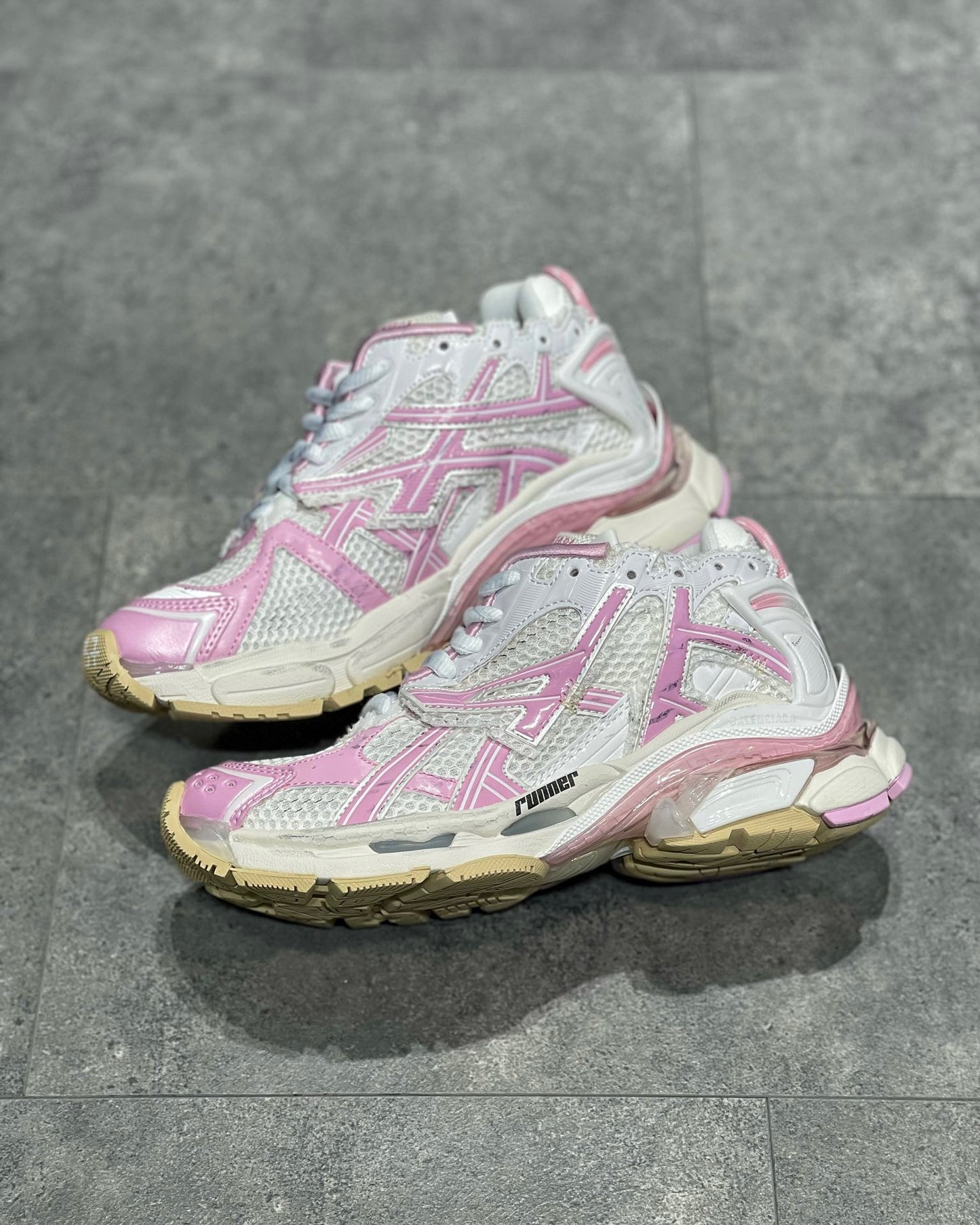 BAL RUNNER TRAINERS