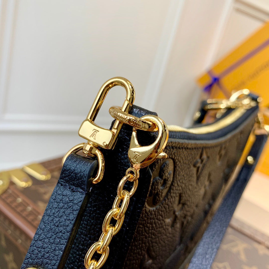 LOU EASY POUCH ON STRAP