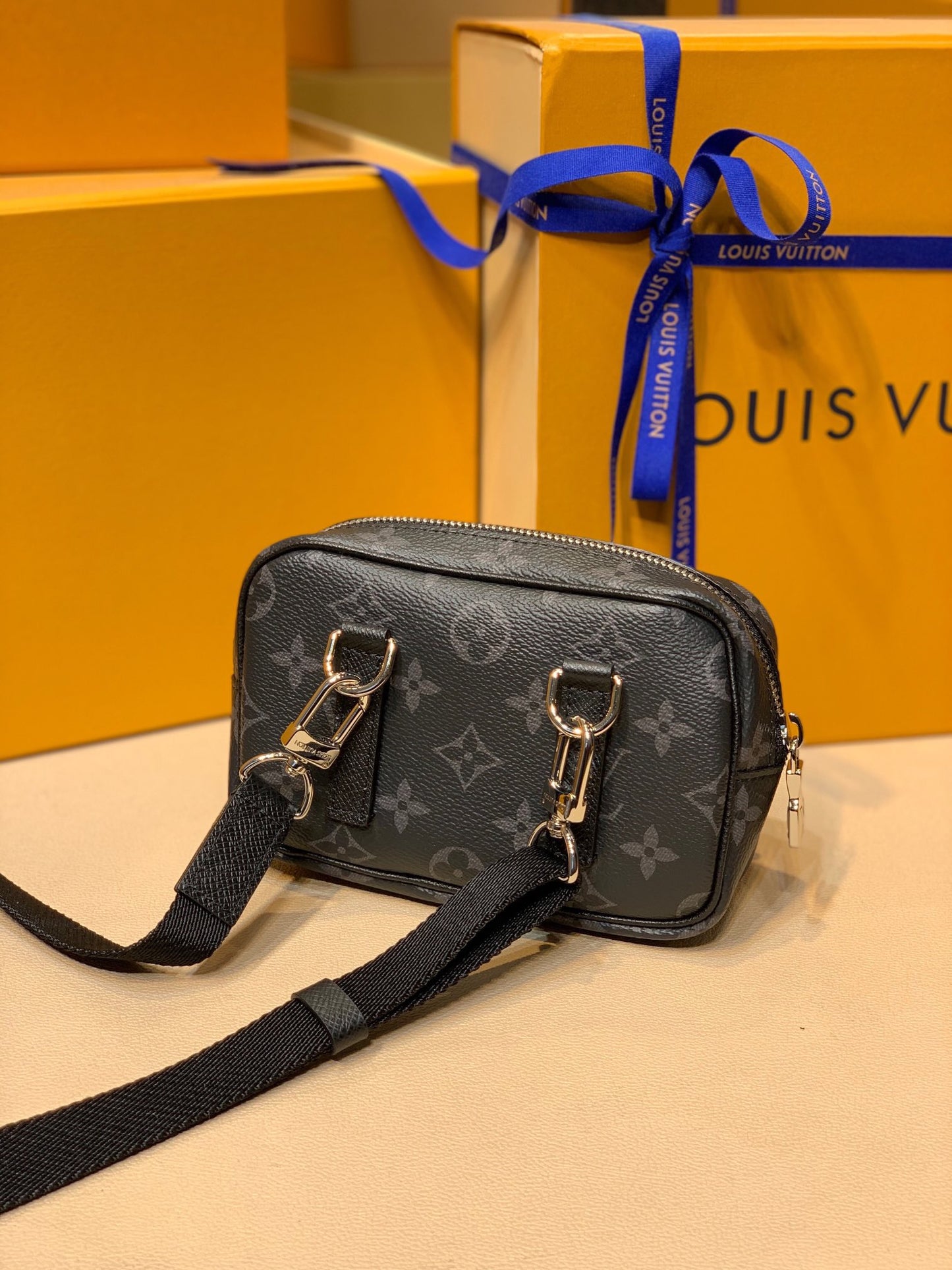 LOU OUTDOOR POUCH