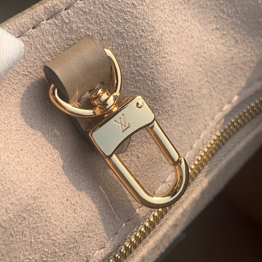 LOU ONTHEGO PM TOTE BAG
