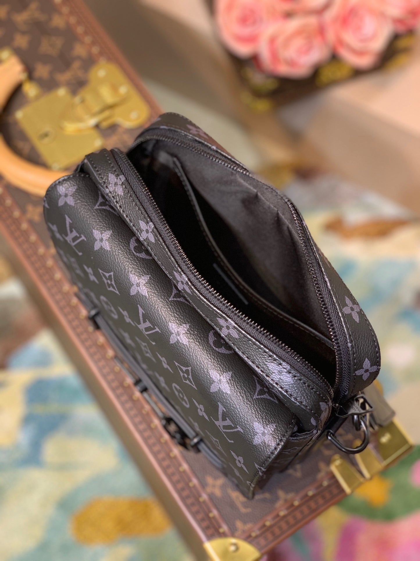 LOU STEAMER MESSENGER BAG