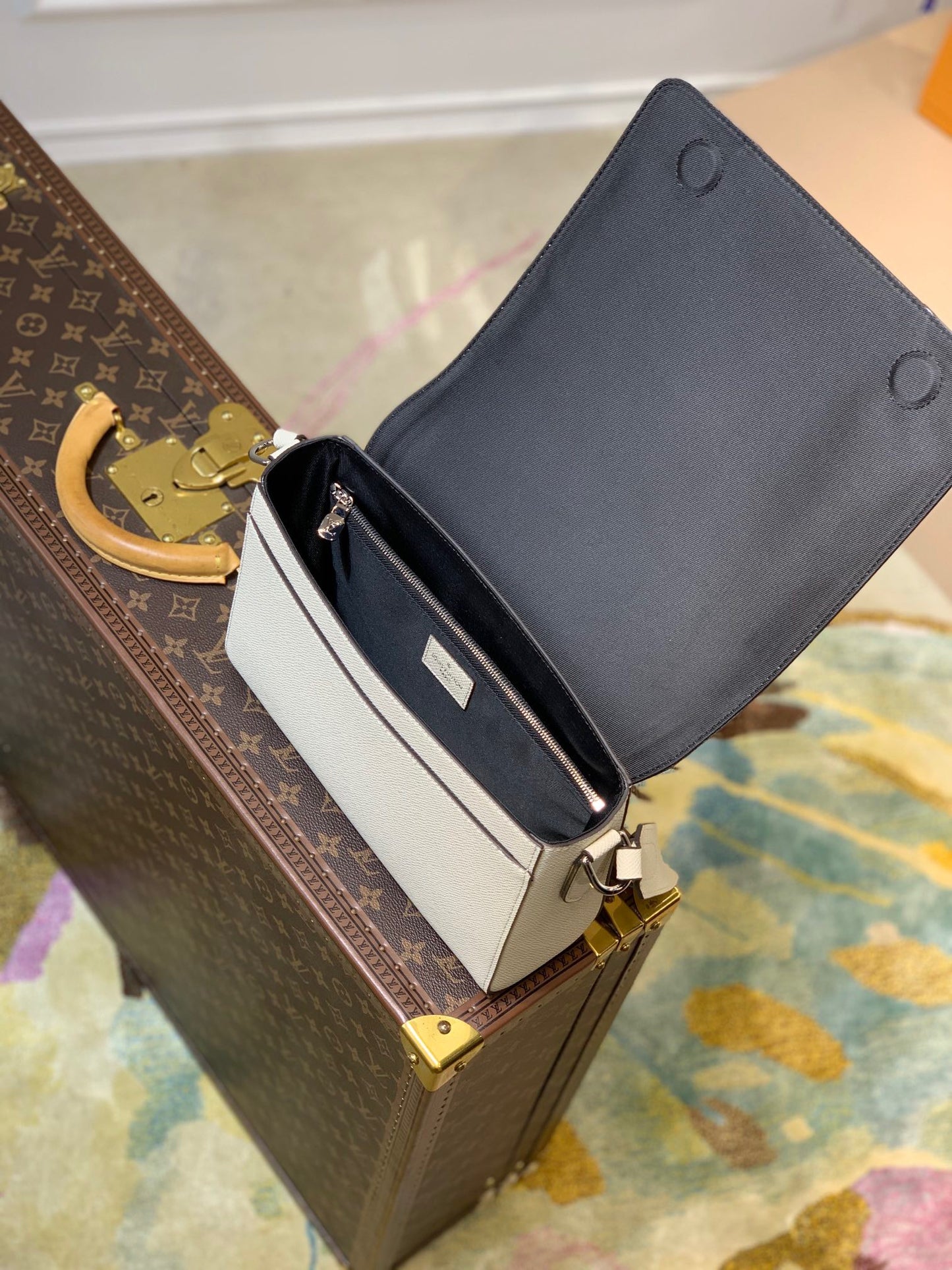 LOU NEW FLAP MESSENGER BAG