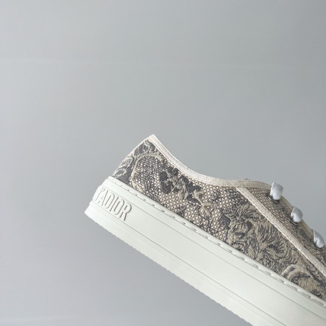 CD WALKN SNEAKER