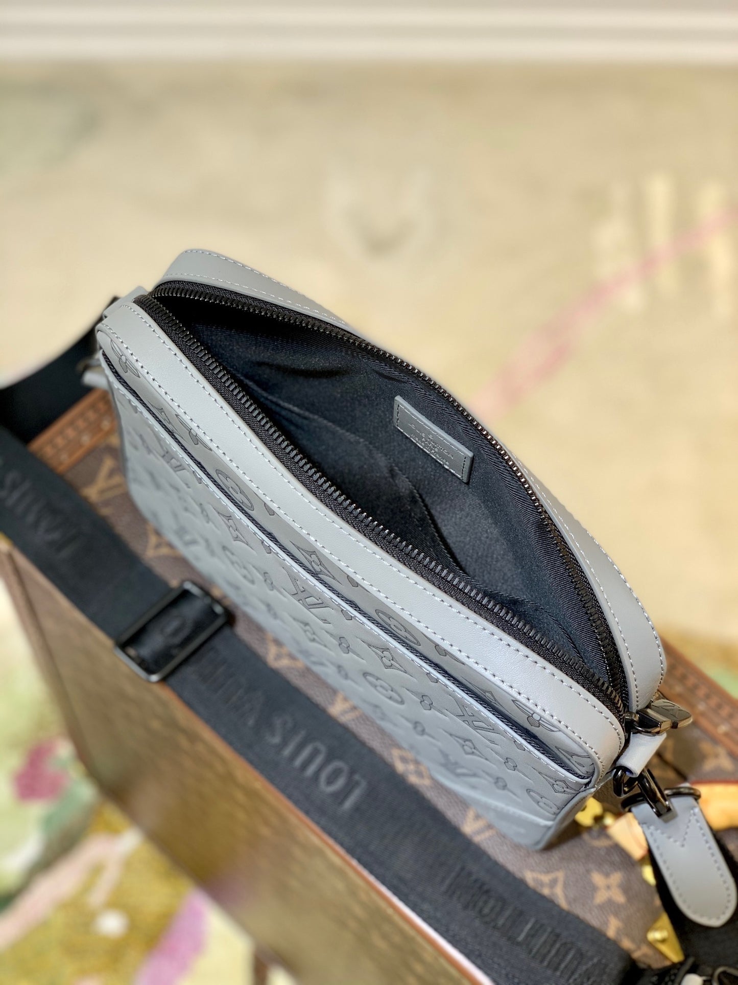 LOU DUO MESSENGER BAG