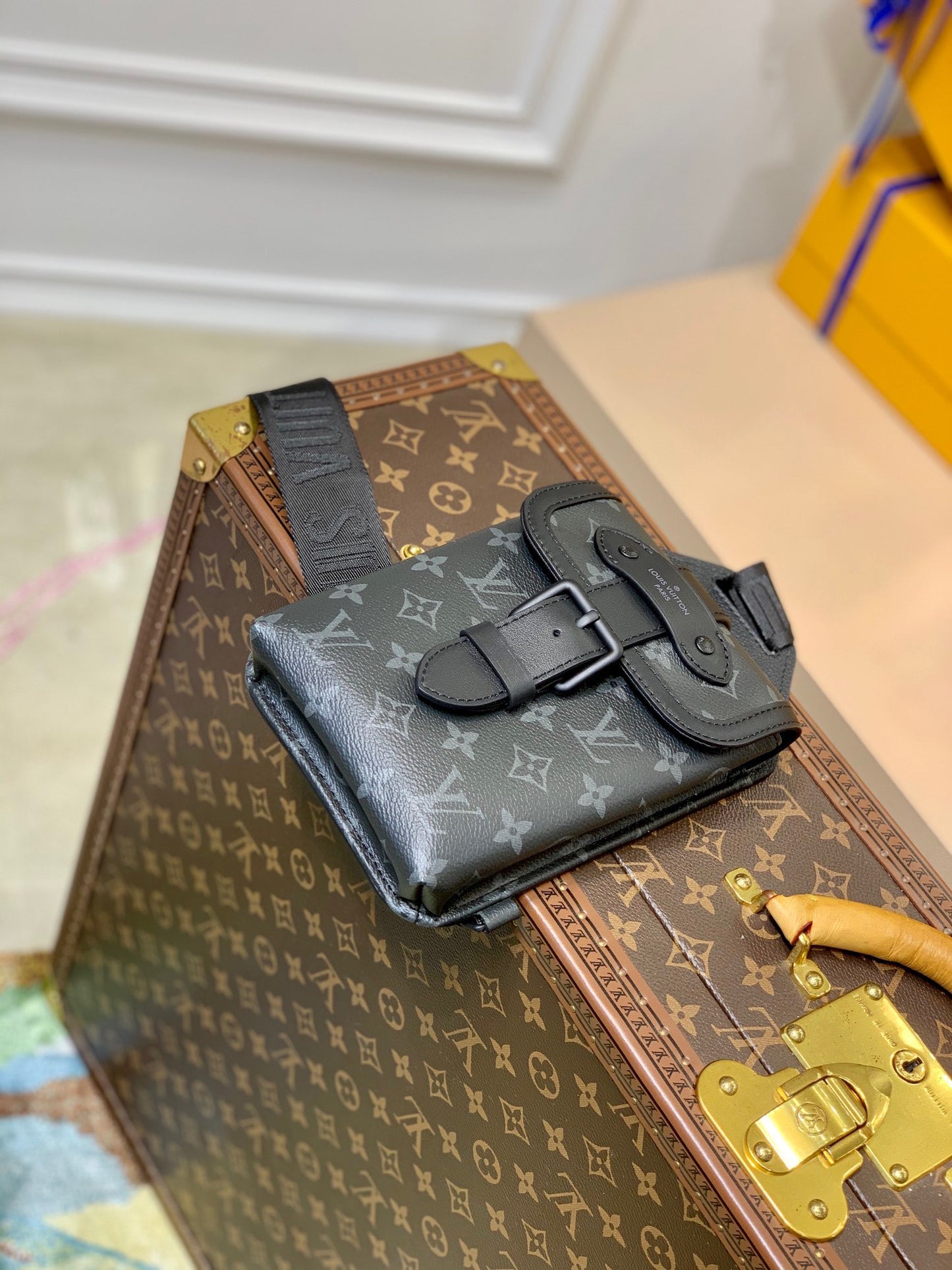 LOU SAUMUR SLINGBAG