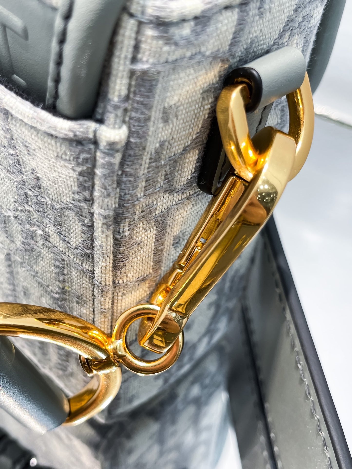 CD 30 MONTAIGNE BOX BAG