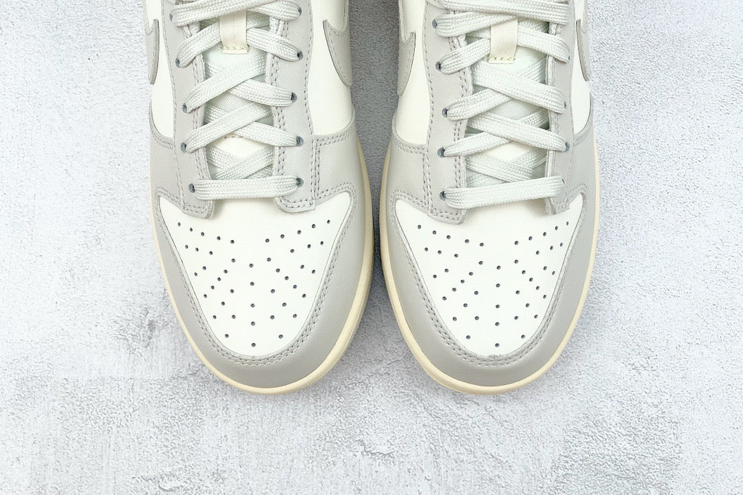 DUNK LOW LIGHT BONE