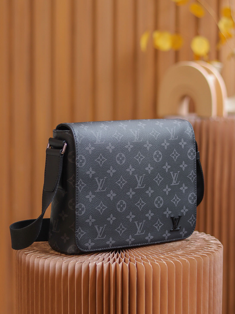 LOU DISTRICT PM MESSENGER BAG