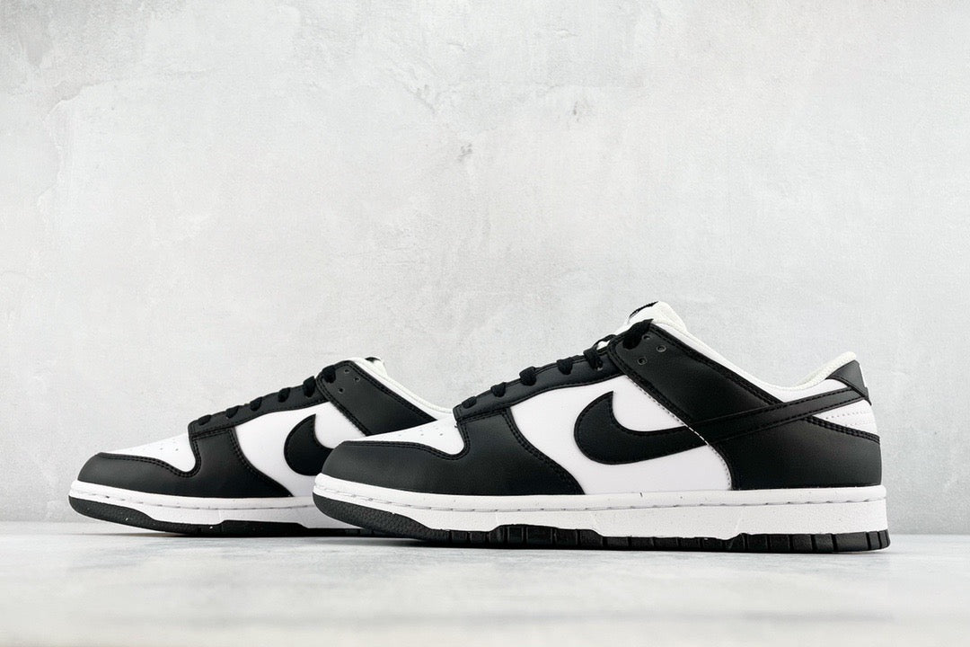 DUNK LOW BLACK / WHITE