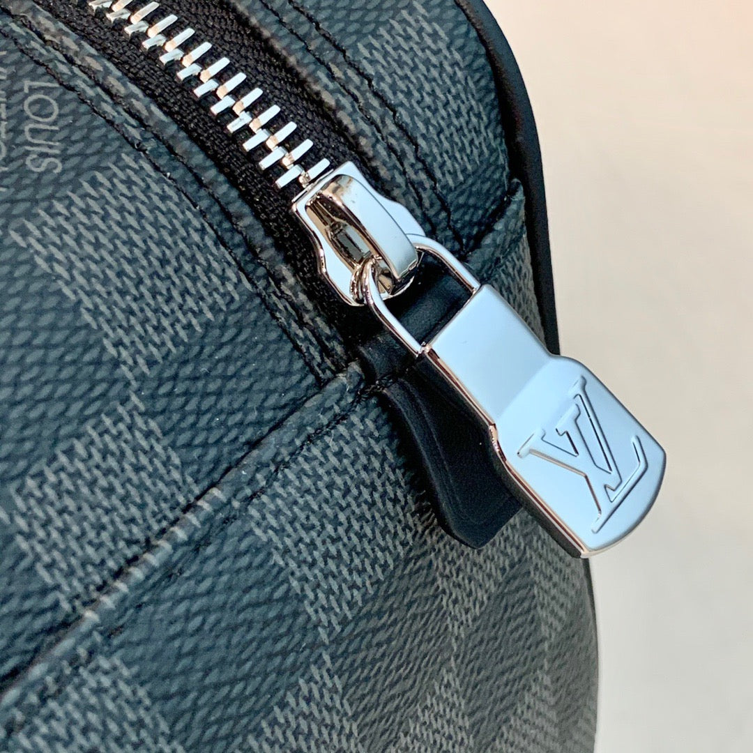LOU TOILETRY POUCH