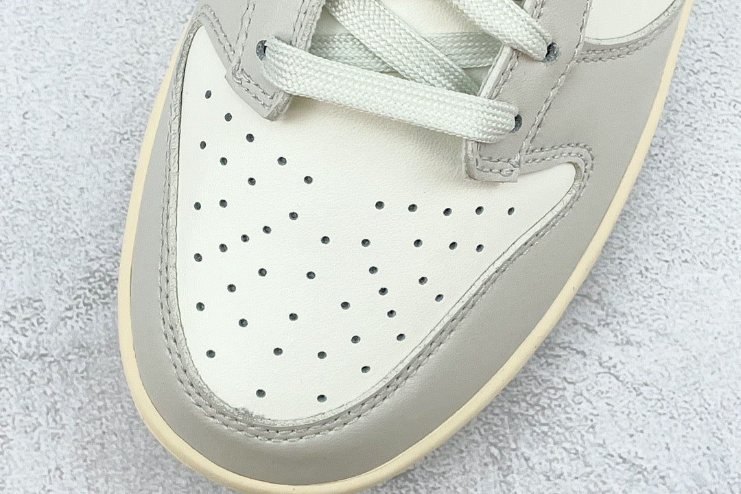 DUNK LOW LIGHT BONE