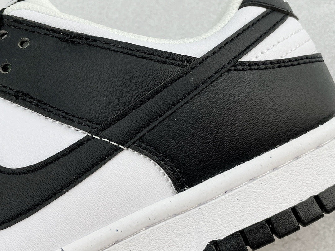 DUNK LOW BLACK / WHITE
