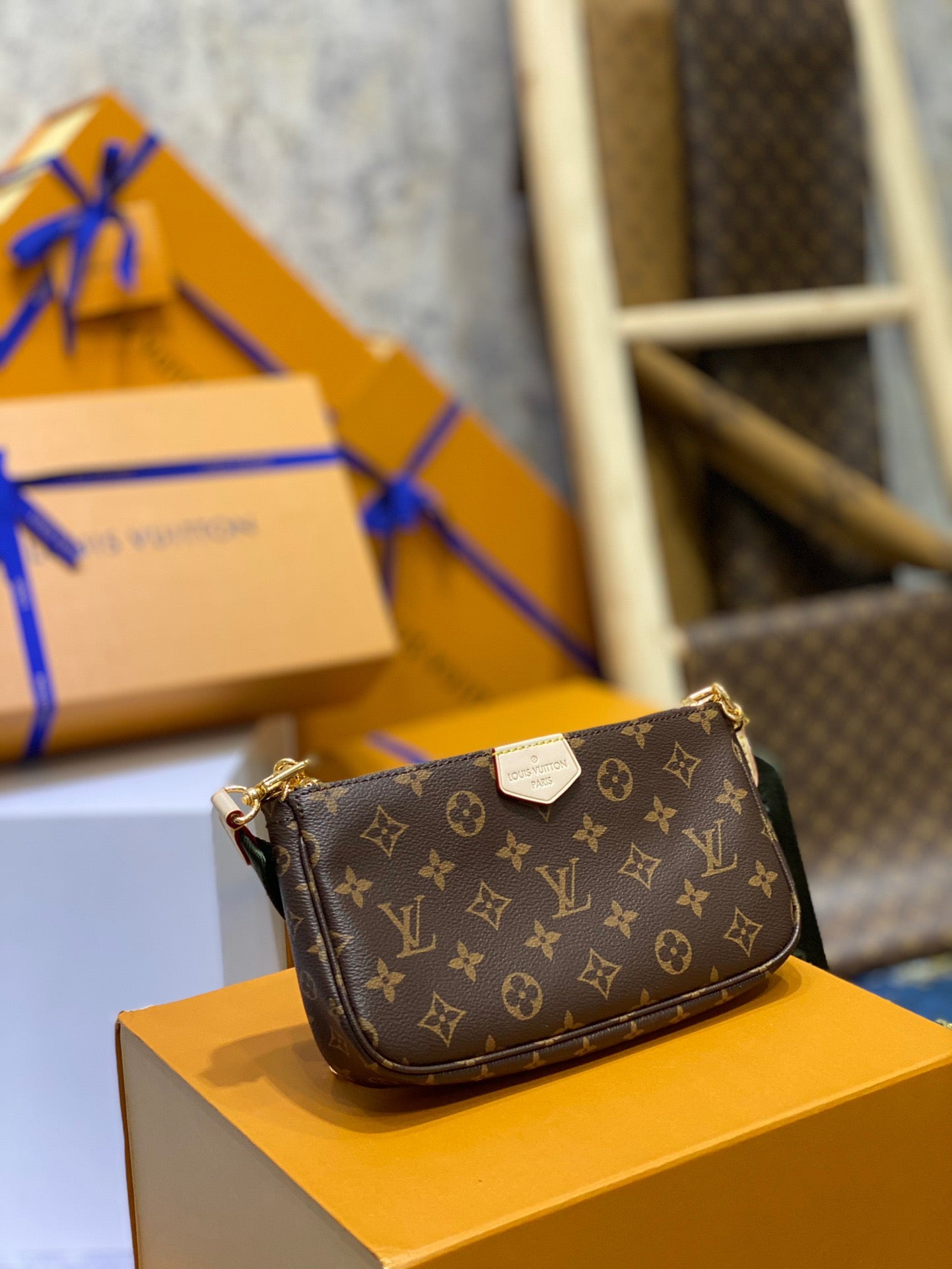 LOU MULTI POCHETTE ACCESSOIRES