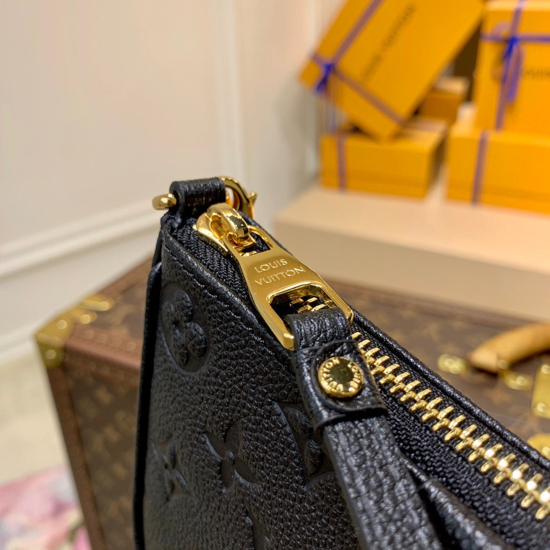 LOU EASY POUCH ON STRAP