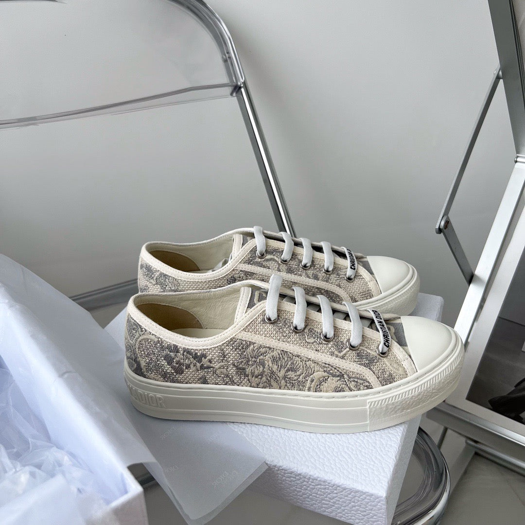CD WALKN SNEAKER