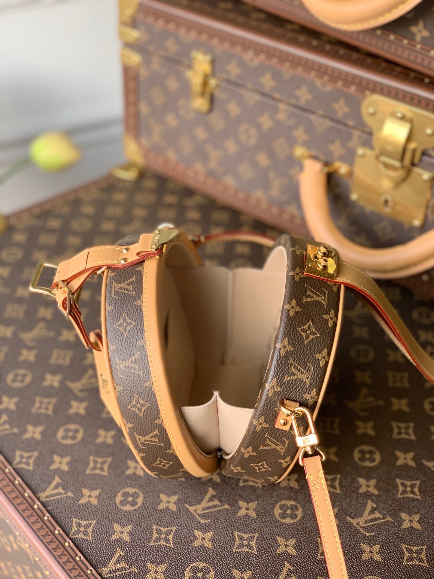 LOU PETITE BOITE CHAPEAU BAG