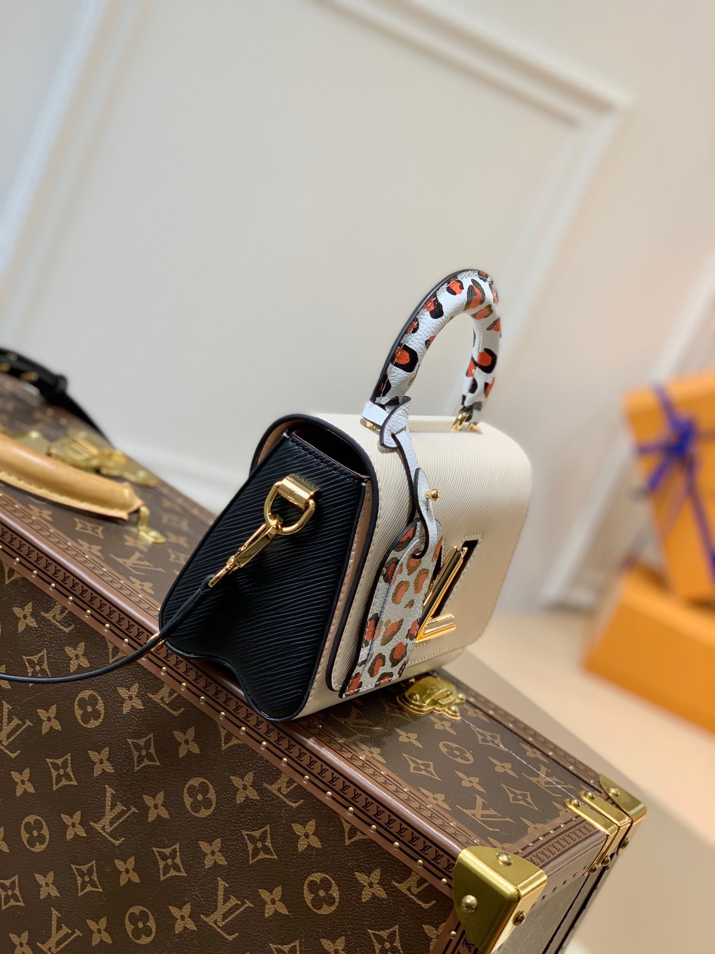 LOU TWIST PM BAG