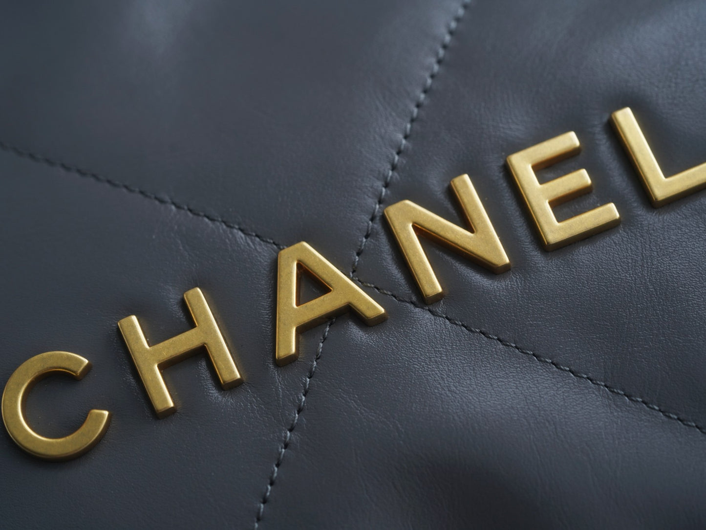 CC 22 SMALL HANDBAG