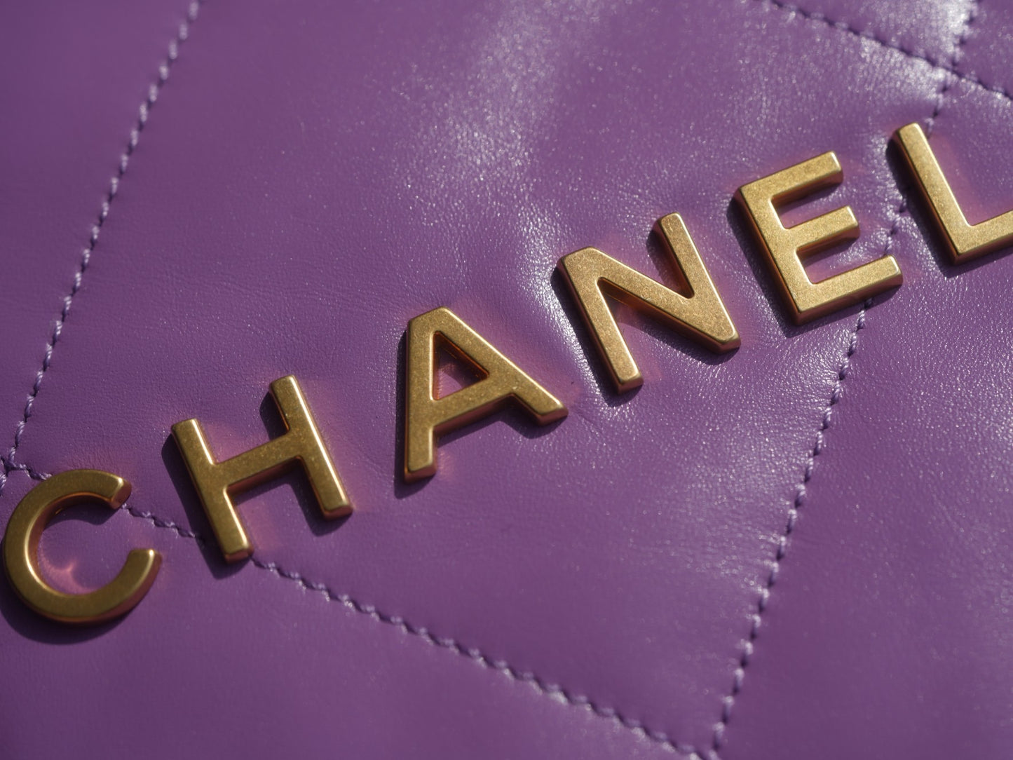 CC 22 SMALL HANDBAG