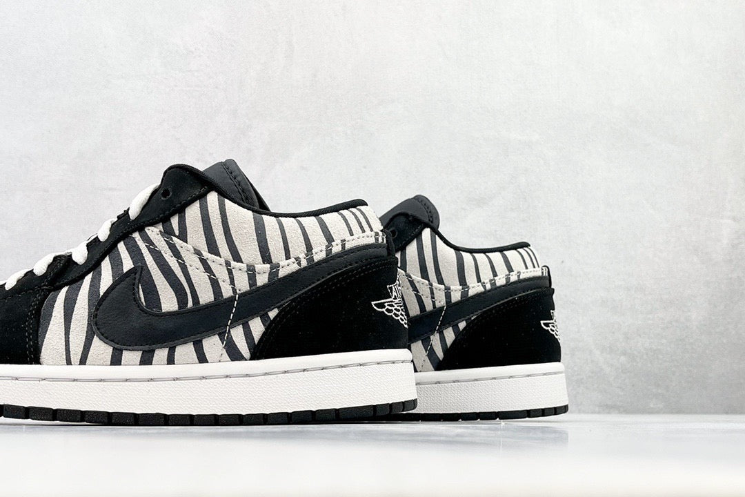 JORDAN 1 LOW ZEBRA