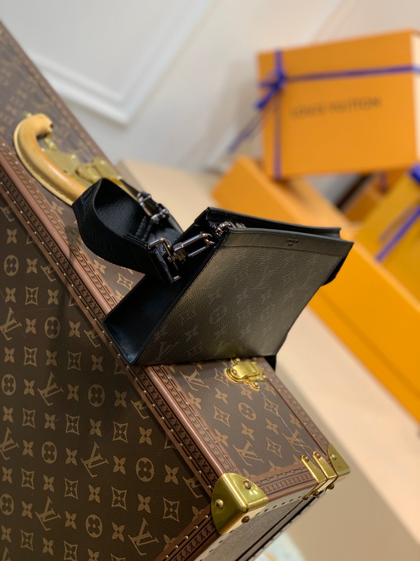 LOU GASTON WEARABLE WALLET