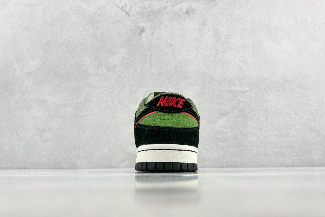 DUNK LOW x OTOMO KATUSHIRO