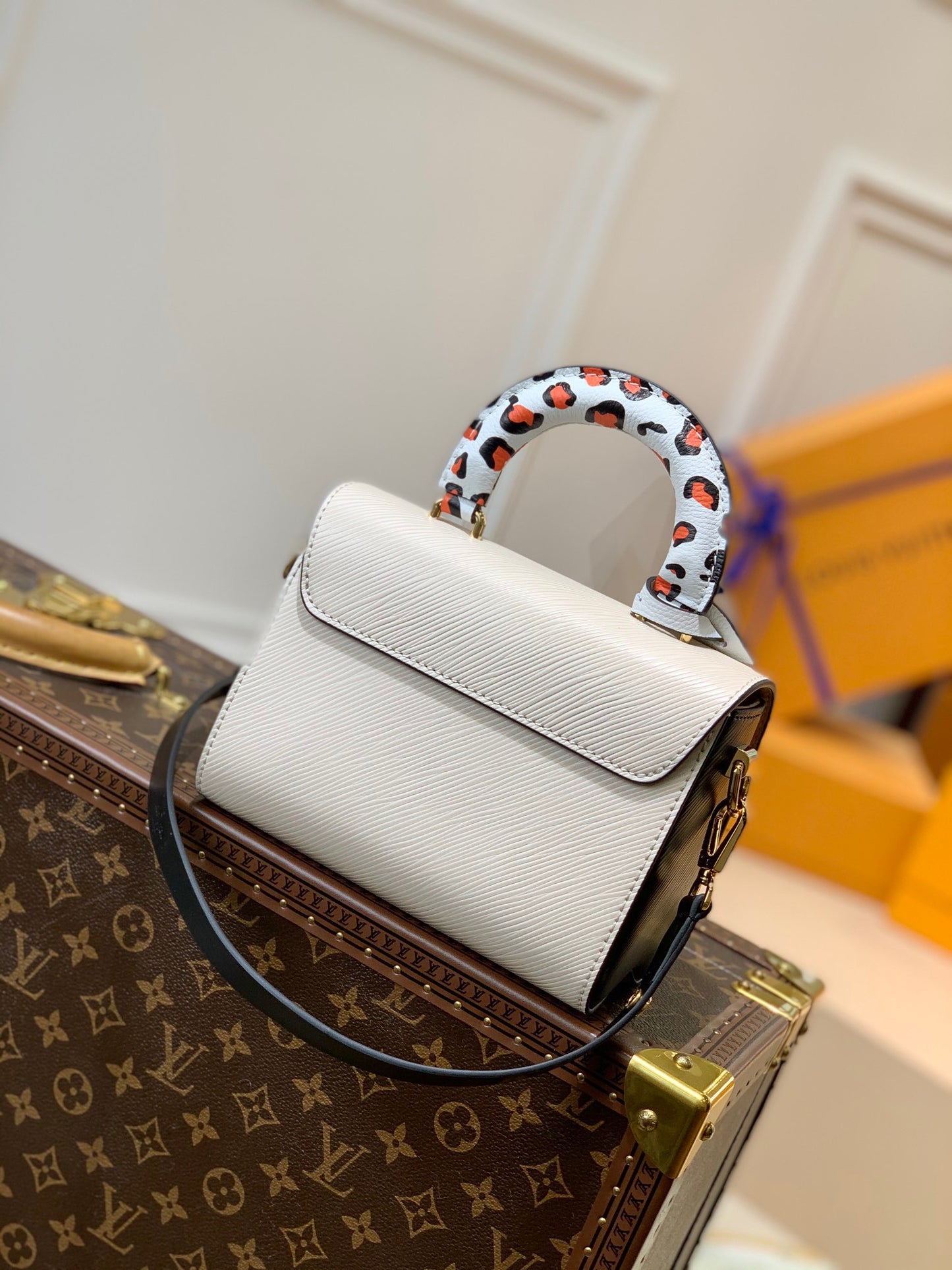 LOU TWIST PM BAG