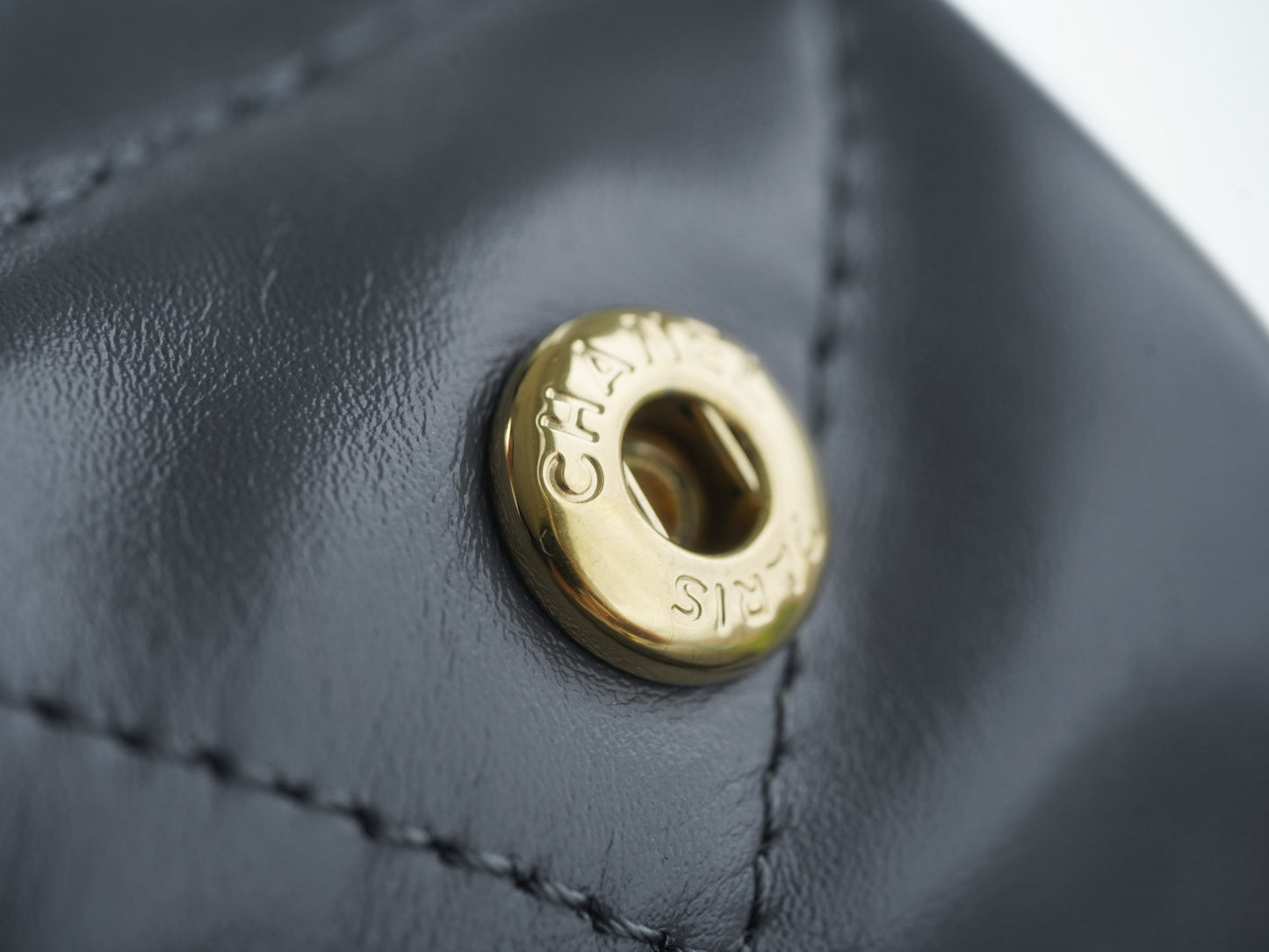CC 22 SMALL HANDBAG