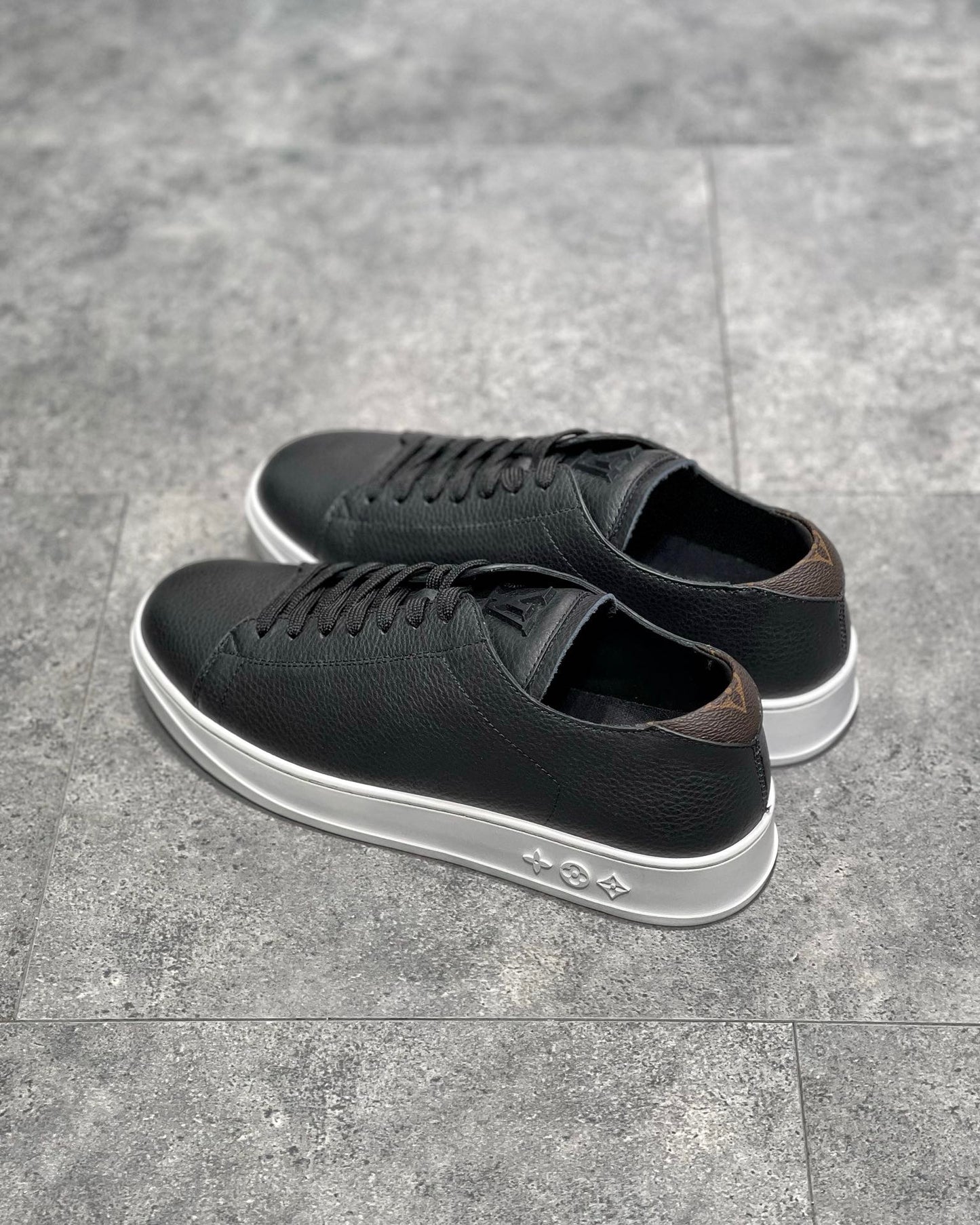 LOU RESORT TRAINERS
