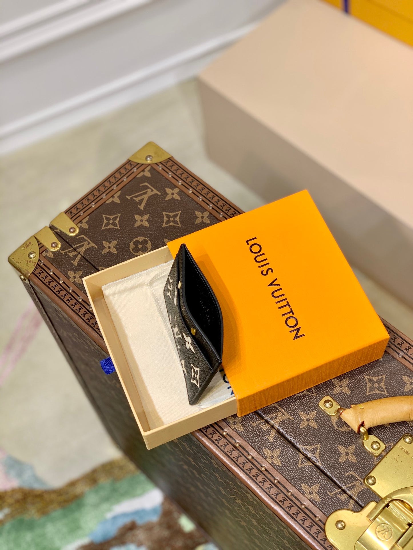 LOU CARD HOLDER