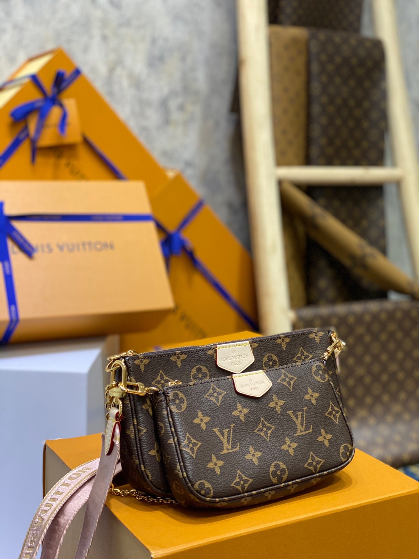 LOU MULTI POCHETTE ACCESSOIRES