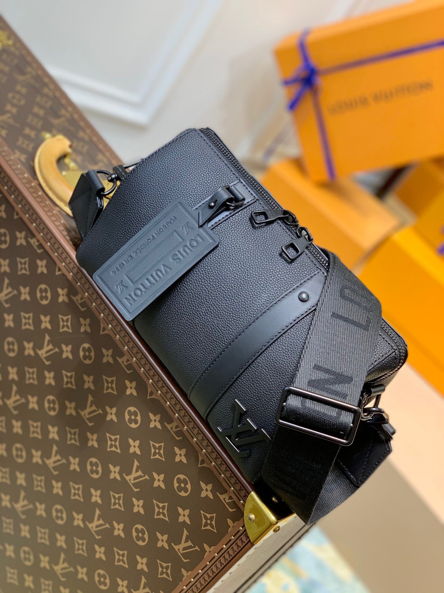 LOU CITY KEEPALL BAG