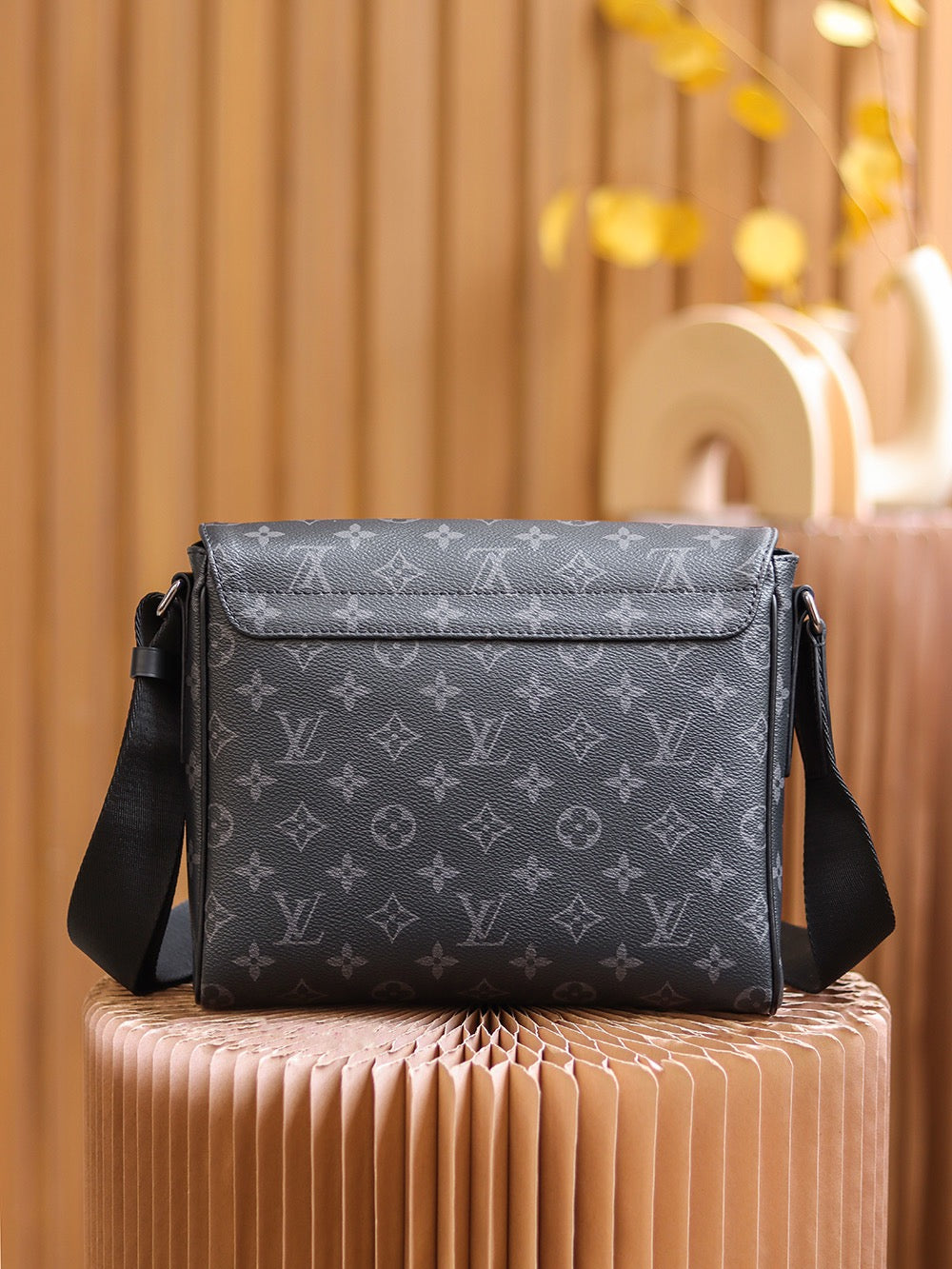 LOU DISTRICT PM MESSENGER BAG
