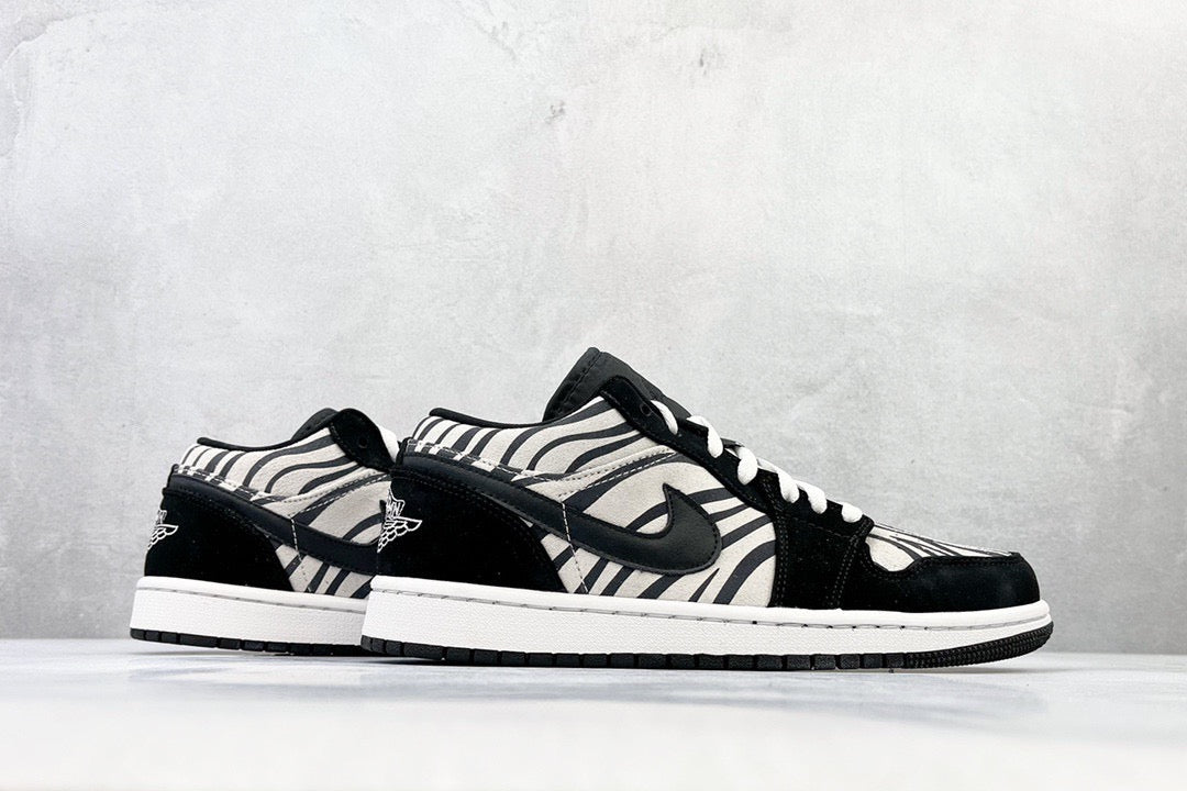 JORDAN 1 LOW ZEBRA