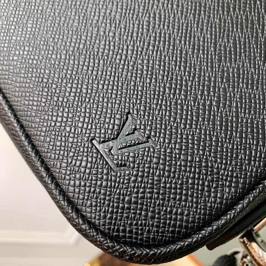 LOU POCHETTE KASAI